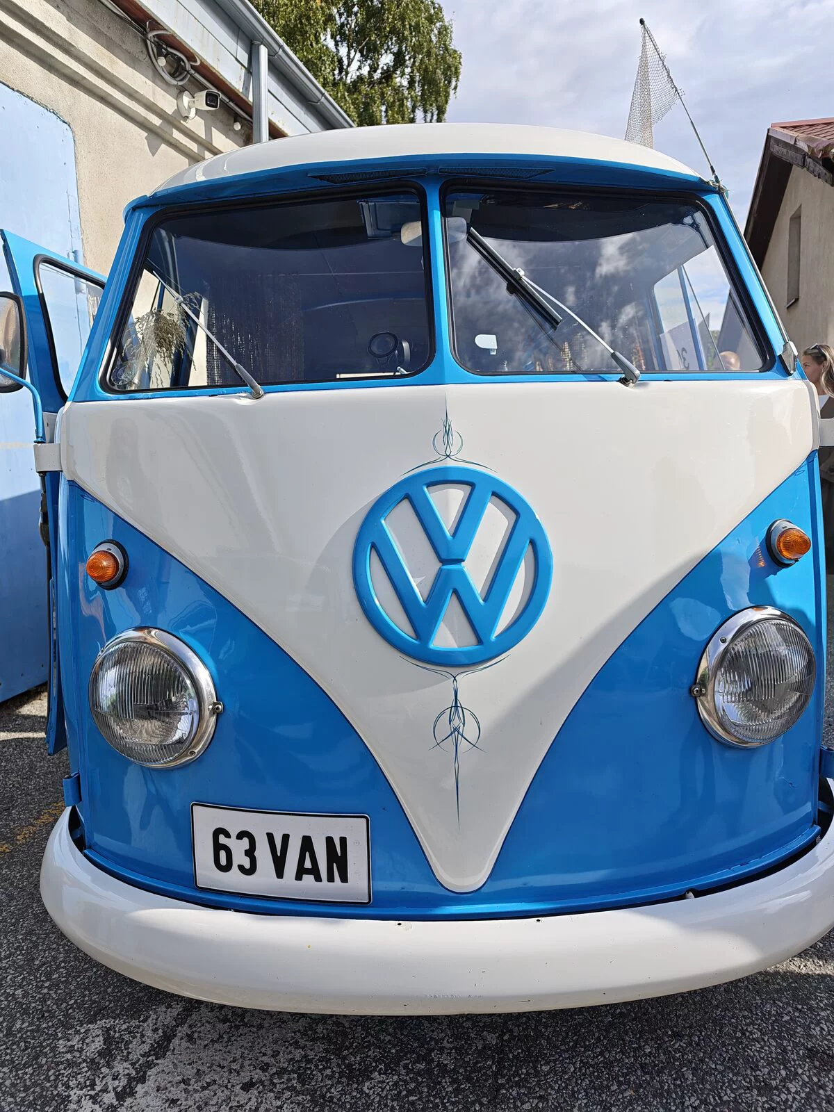 Front of the light blue VW T1 with the plate 63VAN